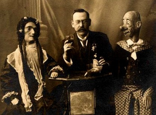 Illustration for article titled Vintage ventriloquism portraits were incredibly unnerving